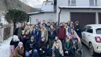 Chór i Orkiestra Smyczkowa AGH "Con Fuoco" na wspólnym zdjęciu z wyjazdu.