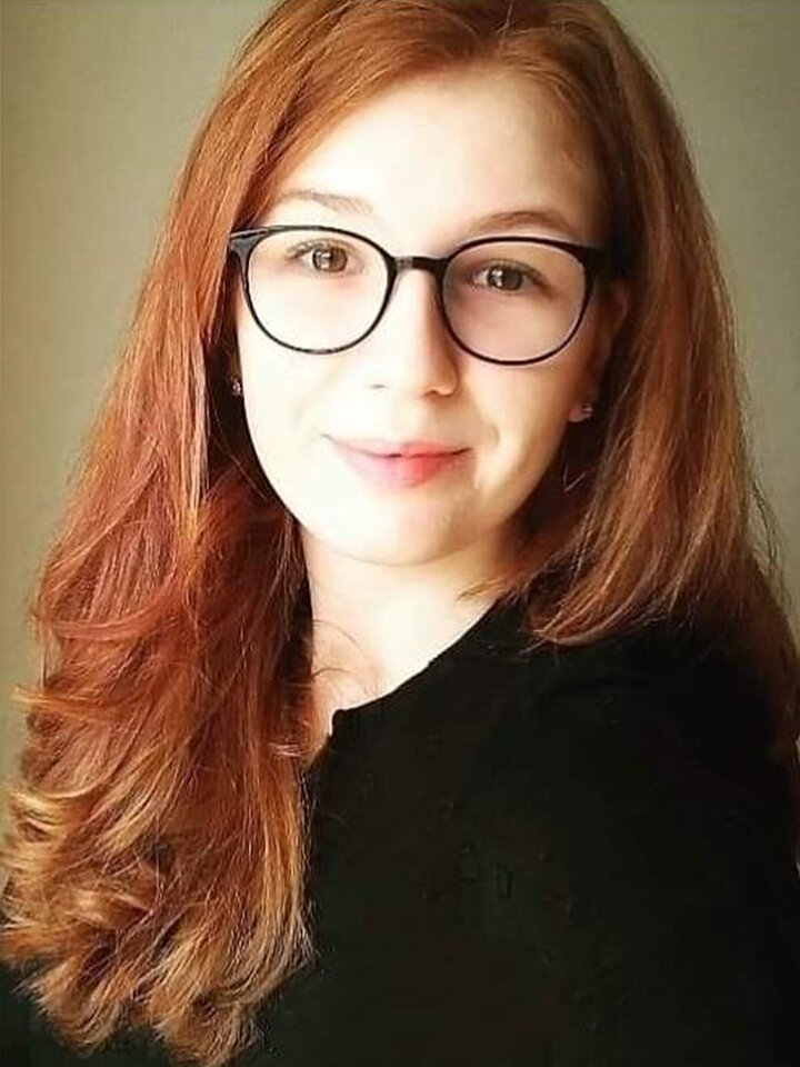 Zdjęcie P. Laury Lelek, prowadzącej emisję głosu dla chóru.